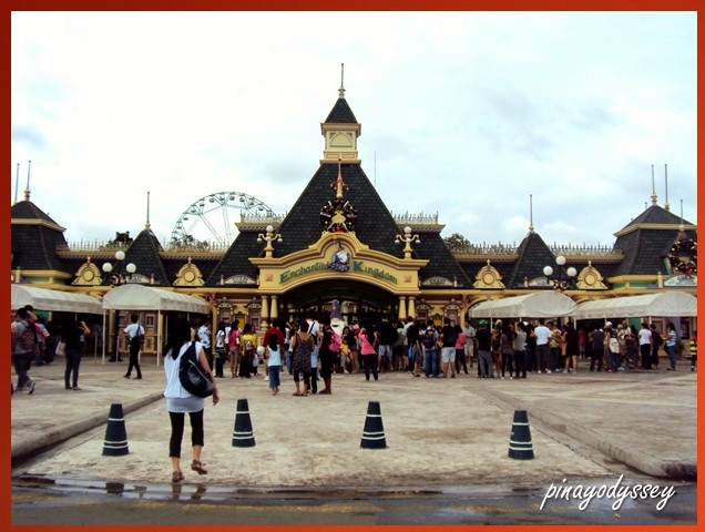 PHILIPPINES: A magical day at Enchanted Kingdom in&nbsp;Laguna!