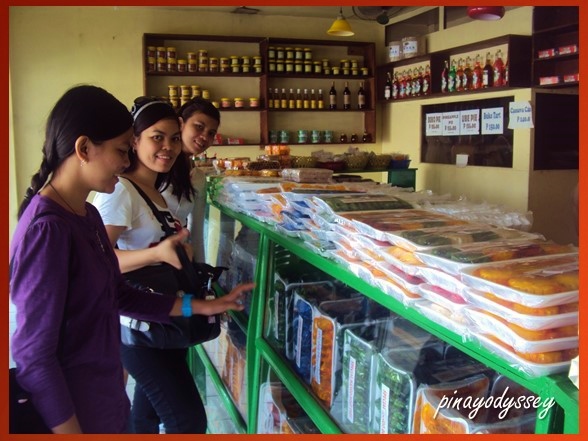 My beautiful sisters finding it hard to decide which pasalubong to buy :D