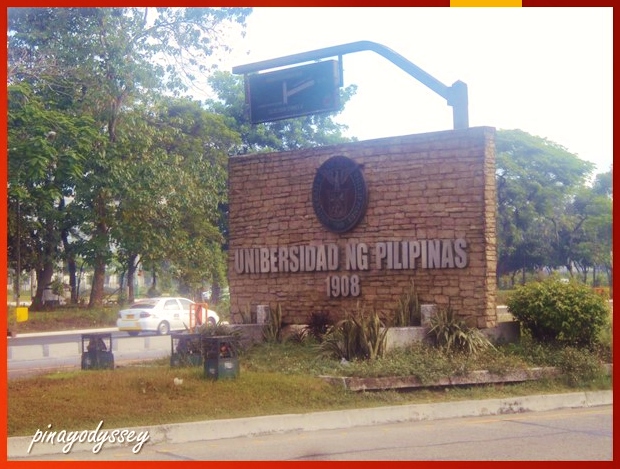 The entrance leading to the University Avenue