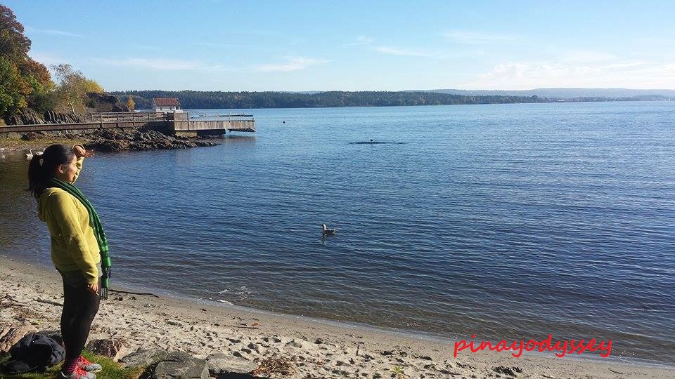 Malayo ang tingin...wala namang tinatanaw. ♫