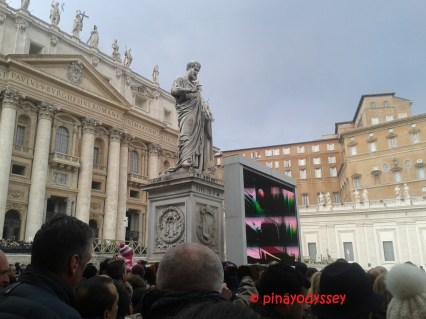 Outside the basilica, waiting for Pope Francis