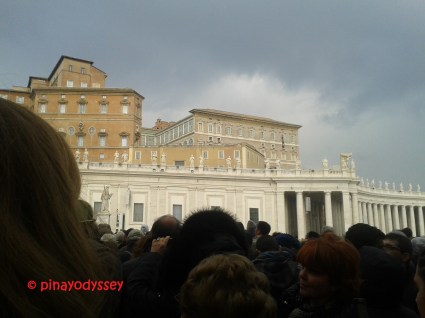 Outside the basilica, waiting for Pope Francis