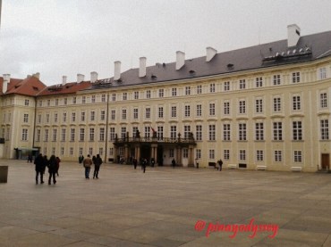 10702052_826951560728288_899738302095818657_n