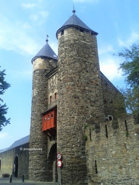 Helpoort, "Hell's gate", built in the 1200s