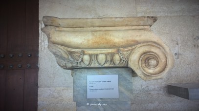 Example of a Greek column